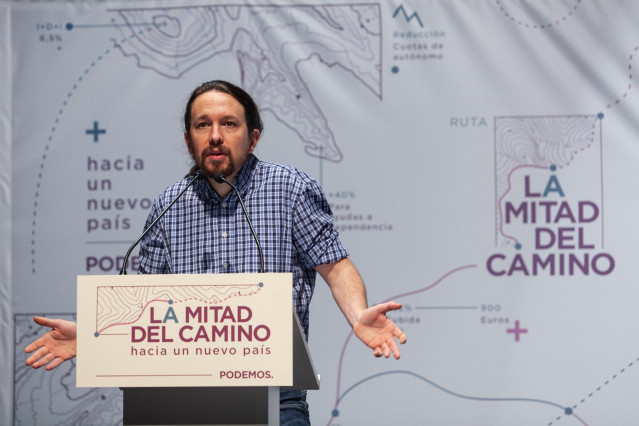 El secretario general de Podemos, Pablo Iglesias, y la coordinadora de Podemos