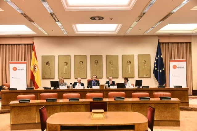 Presentación del Barómetro Real Instituto Elcano-40 aniversario Constitución