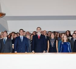 Los Reyes y Pedro Sánchez, en el concierto por los 40 años de la Constitución