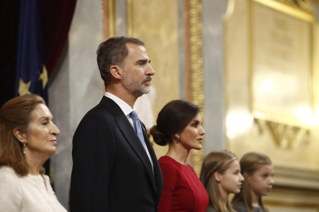Los Reyes Felipe y Letizia, acompañados por los eméritos don Juan Carlos y doña