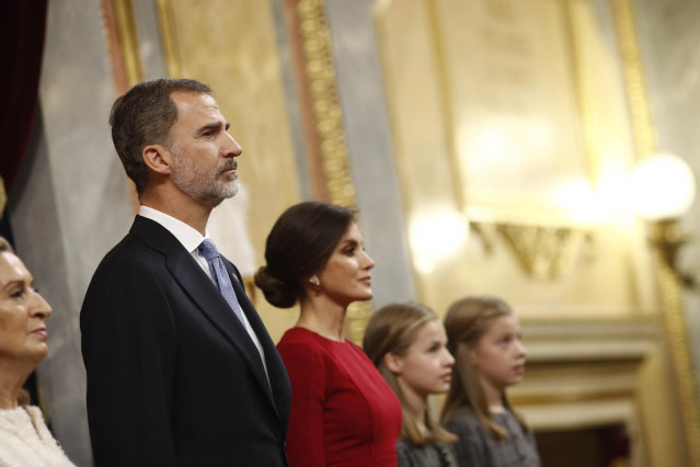 Los Reyes Felipe y Letizia, acompañados por los eméritos don Juan Carlos y doña