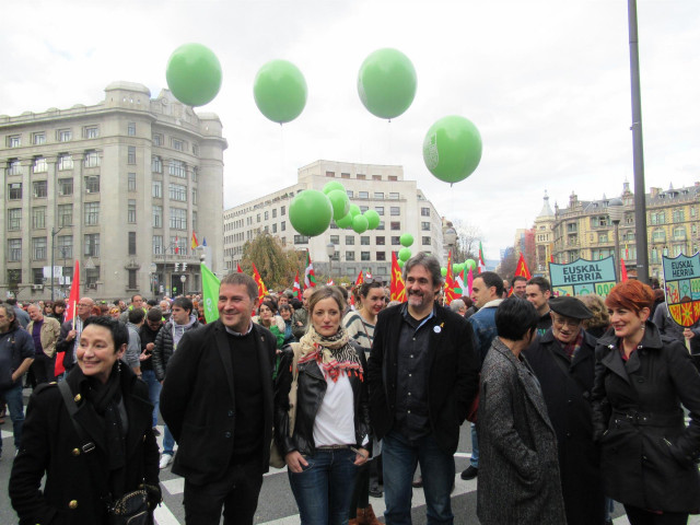 Arnaldo Otegi y Pello Urizar en la manifestación por la república vasca