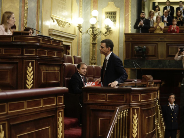 El socialista Pedro Sánchez, con Ana Pastor