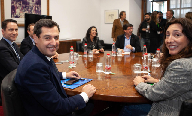 Reunión de delegaciones de PP y Ciudadanos (Cs) integradas por el presidente del