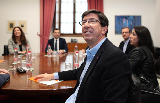 Reunión de delegaciones de PP y Ciudadanos (Cs) integradas por el presidente del