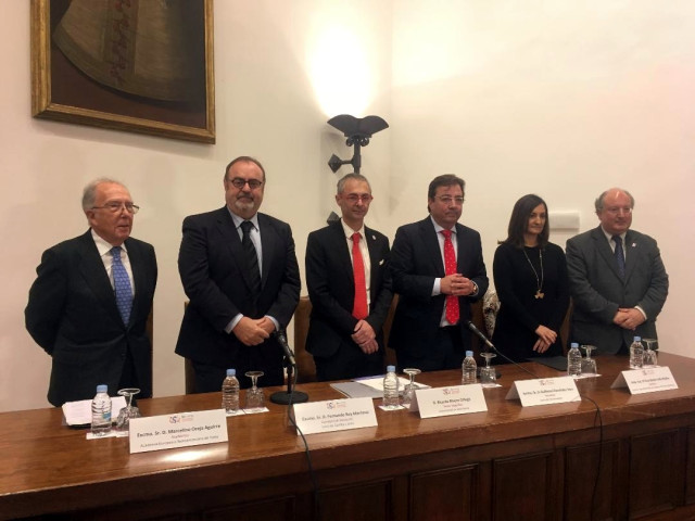 Vara, Tercero Por La Derecha, En El Acto De Homenaje A Muñoz-Torrero