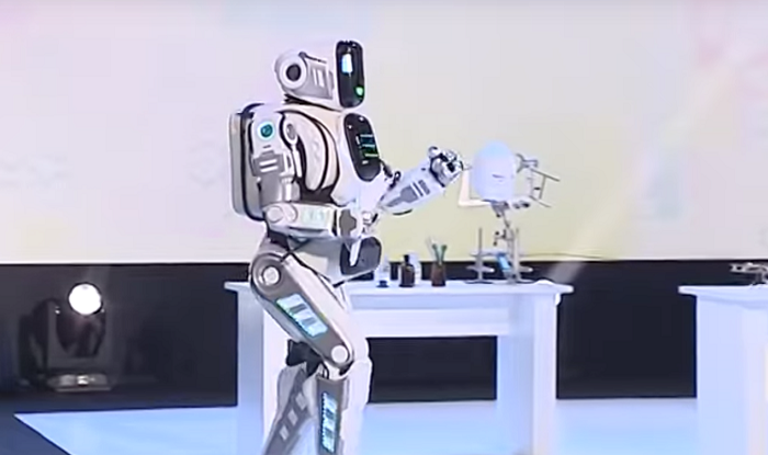Sofisticado robot ruso era un hombre disfrazado