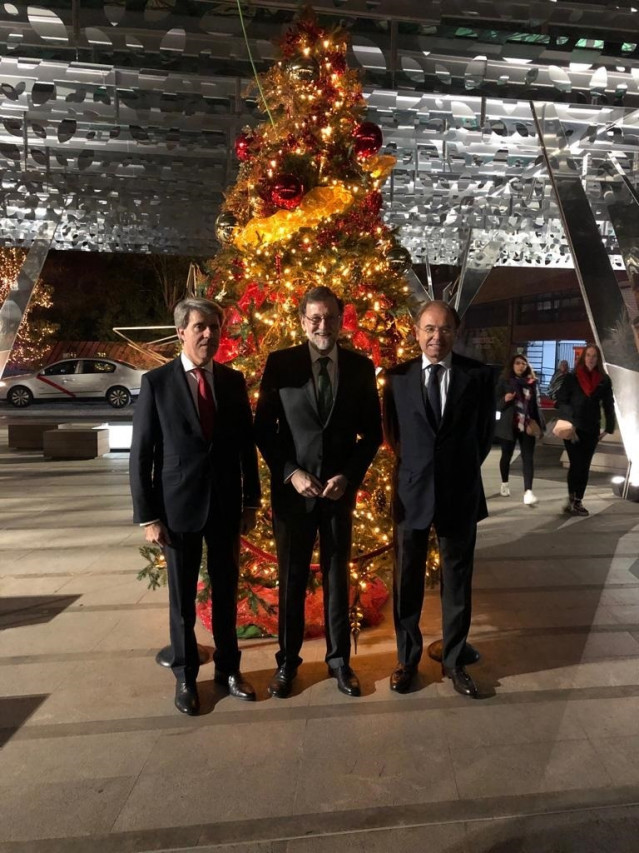 Angel Garrido, Mariano Rajoy y Pío García Escudero en la cena de Navidad del PP