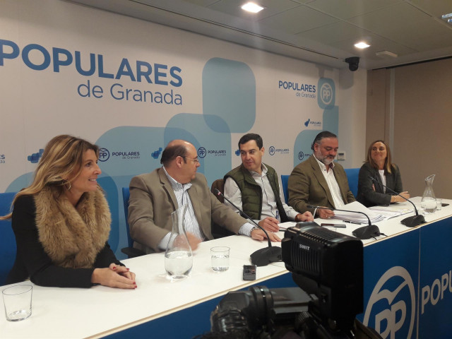 Juanma Moreno en la sede del PP de Granada