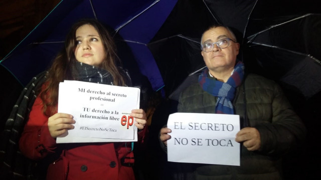 Periodistas de EP y Diario de Mallorca en la concentración por la libertad prens