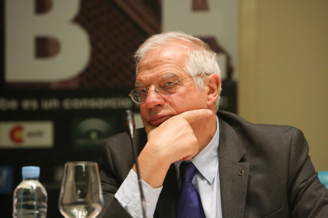 Josep Borrell asiste a la entrega del IV Premio Internacional Humanismo Solidari