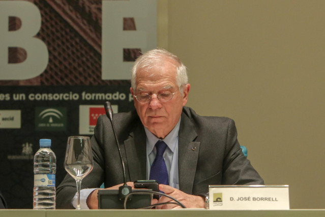 Josep Borrell asiste a la entrega del IV Premio Internacional Humanismo Solidari