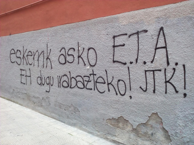 Pintadas de radicales en la que dan 