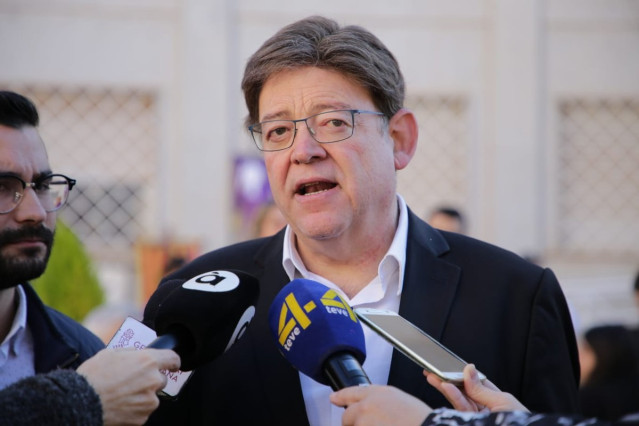 Ximo Puig atiende a los medios de comunicación