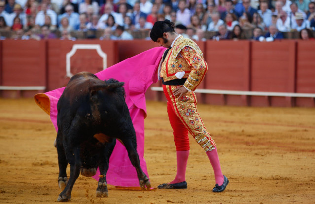 Toros en Sevilla. Feria de San Miguel. Despedida de Padilla, Morante de la Puebl
