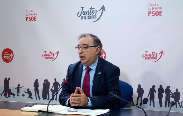 Fernando Mora en ruedas de prensa