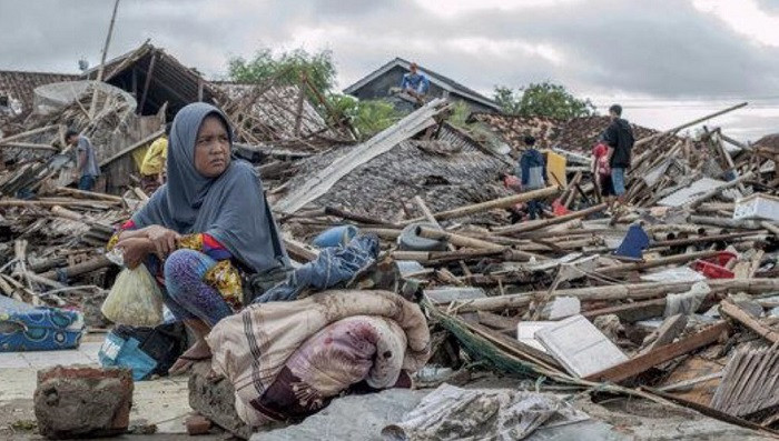 Tsunami en Indonesia tras la erupciu00f3n del Anak Krakatoa