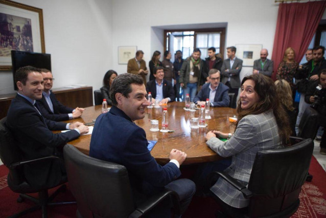 Reunión de la comisión entre PP y Cs