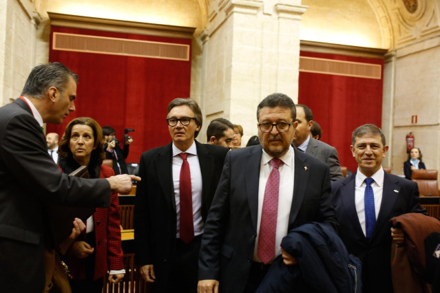 Los diputados de Vox Manuel Gavira (a la izqda) y Francisco Serrano (a la dcha)