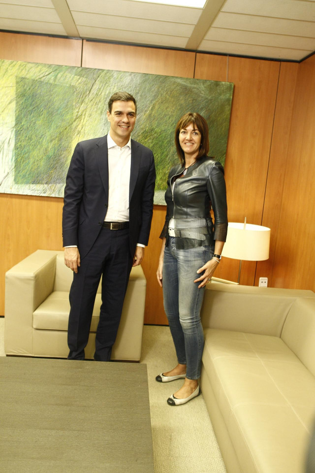 Pedro Sánchez e Idoia Mendia en Ferraz