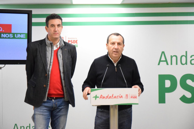 Ruiz Espejo en rueda de prensa con jose antonio gonzález director general