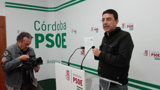 Mario Jiménez muestra la solicitud registrada
