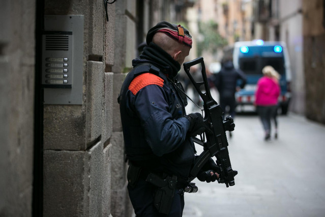 Registro de “narcopisos” en Ciutat Vella, Barcelona