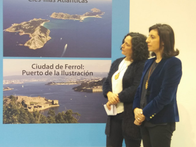 La consejera gallega de Medio Ambiente, Ángeles Vázquez (derecha), en Fitur