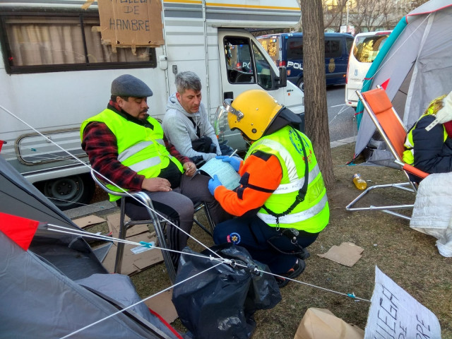 Taxistas en huelga de hambre atendidos por el Samur