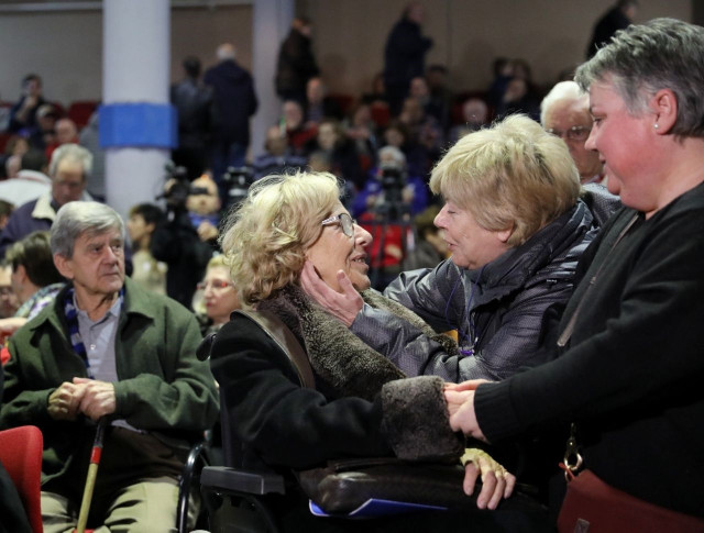 La alcaldesa de Madrid, Manuela Carmena, visita el barrio de Orcasitas
