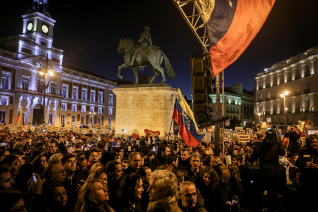 Manifestación en la Puerta del Sol para respaldar el apoyo de la Unión Europea a