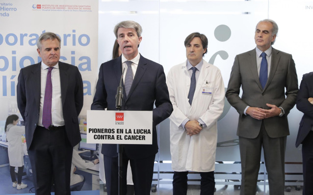 GARRIDO VISITA EL LABORATORIO DE BIOPSIA LÍQUIDA DEL HOSPITAL PUERTA DEL HIERRO