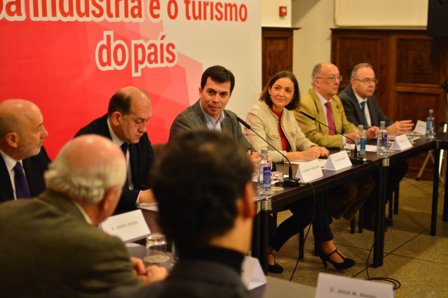Gonzalo Caballero y Reyes Maroto en unas jornadas del PSdeG con empresarios