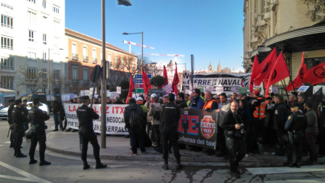 Los partidos se comprometen a pedir al Gobierno que negocie con La Naval