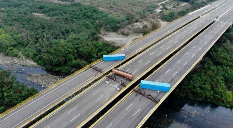 Puente puente internacional de Tienditas bloqueado