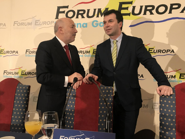 El delegado del Gobierno, Javier Losada, y el líder del PSdeG, Gonzalo Caballero