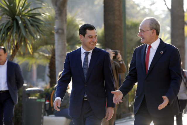 El presidente de la Junta, Juanma Moreno Bonilla, se reúne con el alcalde de Mál