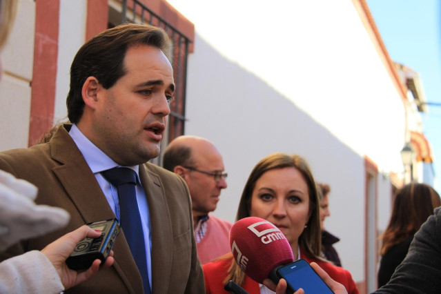 El presidente del PP de C-LM en Argamasilla de Alba