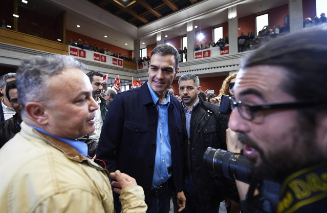 Pedro Sánchez presenta a Casares como candidato a la Alcaldía de Santander
