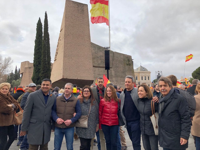 Xavier Pericay, entre otros representantes de Cs Baleares en la concentración de