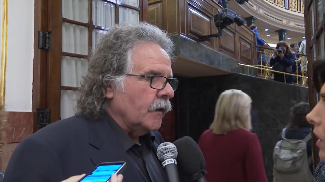 Joan Tardà en los pasillos del Congreso de los Diputados