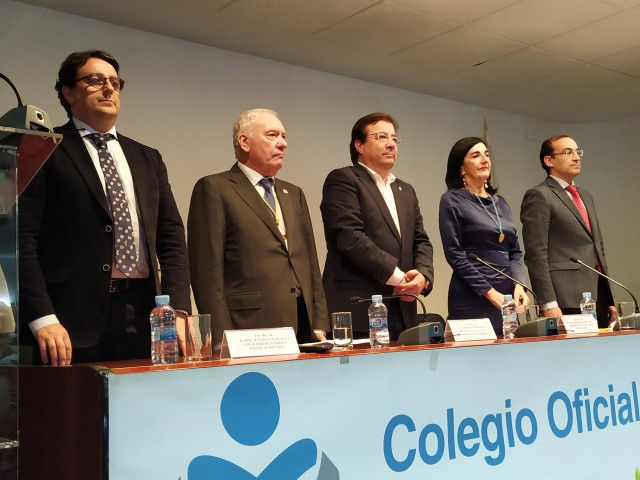 Guillermo Fernández Vara en el Colegio de Enfermería de Cáceres