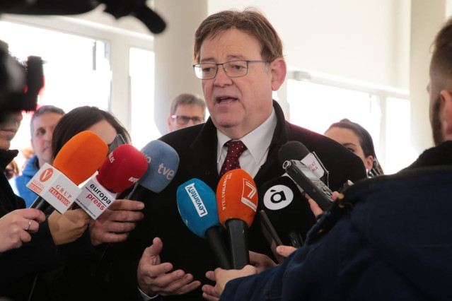 Puig atiende a los medios (archivo)