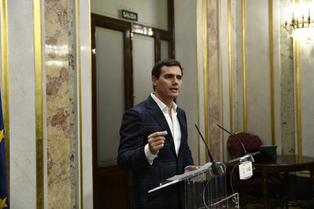 Albert Rivera ofrece una rueda de prensa tras tumbarse en el Congreso el proyect