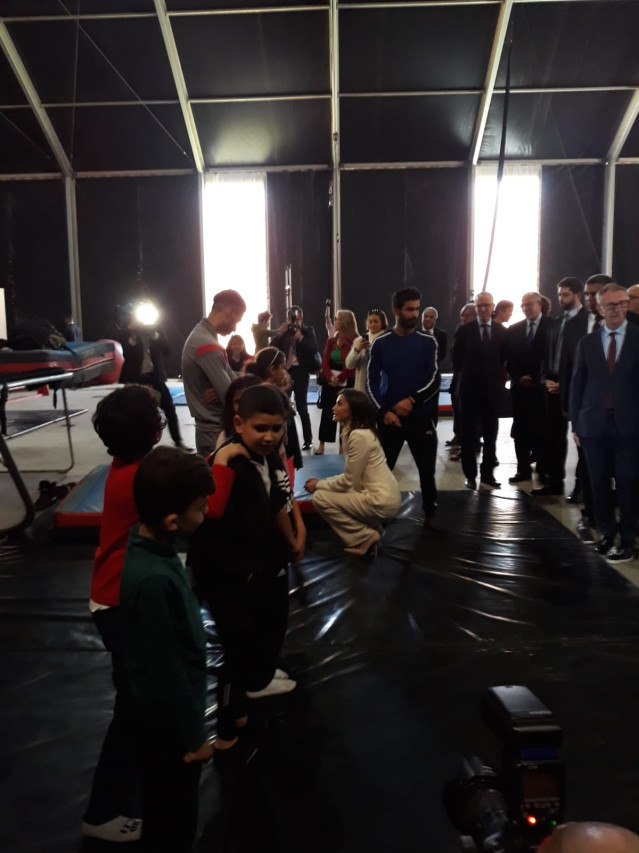 La Reina Letizia en su visita a una escuela de inserción de niños