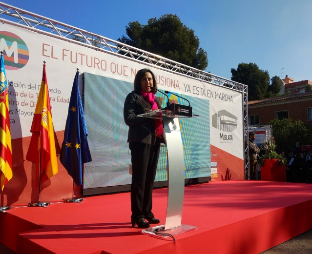 La ministra de Defensa, Margarita Robles, interviene en un acto en Mislata
