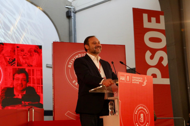 El ministro de Fomento, José Luis Ábalos, en Mérida