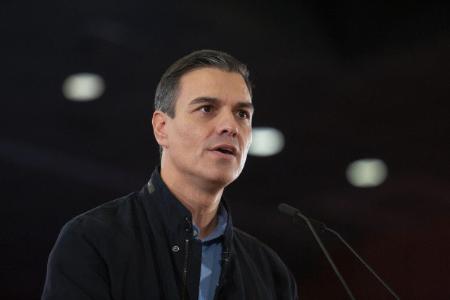 El presidente del Gobierno, Pedro Sánchez, y la secretaria general del PSOE-A, S