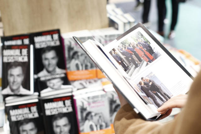 Sale a la venta 'Manual de Resistencia', el libro del presidente del Gobierno, P