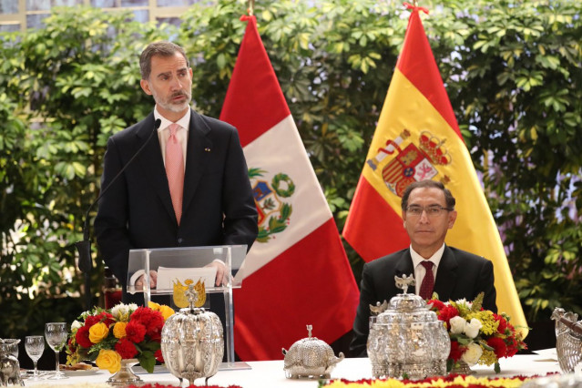 Los Reyes en el almuerzo oficial ofrecido por el Presidente de Perú Martín Vizca